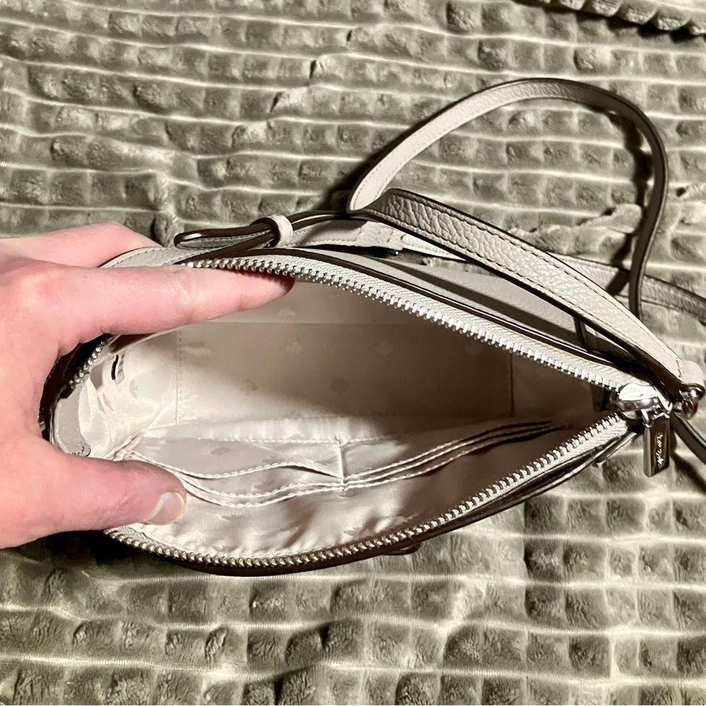 EUC Kate Spade Gray Pebbled Leather Crossbody Bag Purse - Picture 2 of 8